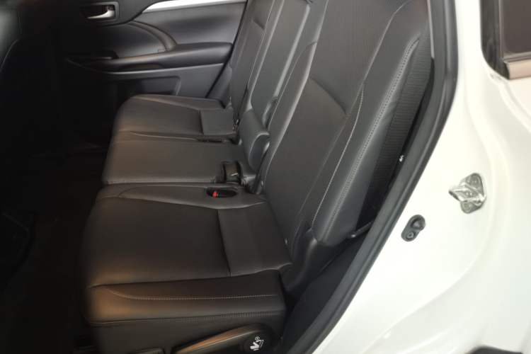 Used Toyota Highlander 2018 2.0T Four-Wheel Drive Luxury Version 7 Seats China VI Standard
