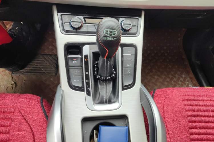 Used Geely Auto Emgrand X7 Sport 2018 Revised Version 1.8TD Automatic Two-Wheel Drive Smart Connectivity 4G-Enabled Edition Gear Lever