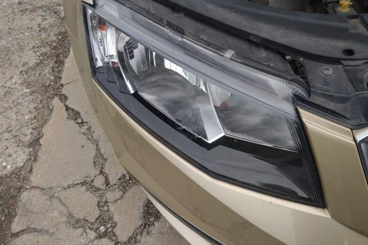 Used Skoda Octavia 2016 1.6L Automatic Smart Drive Edition Right Front Headlight