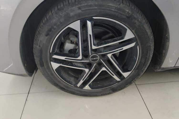 Used Roewe D7 2023 DMH 125km Excellence Edition Left Front Wheel Hub