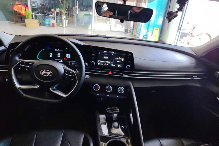 Used Hyundai Elantra 2023 1.5L CVT GLX Elite Edition
