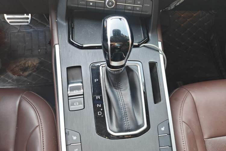 Used Wey VV5 2019 Upgraded Model 2.0T Two-Wheel Drive Ultra-Luxury Version China V Standard
