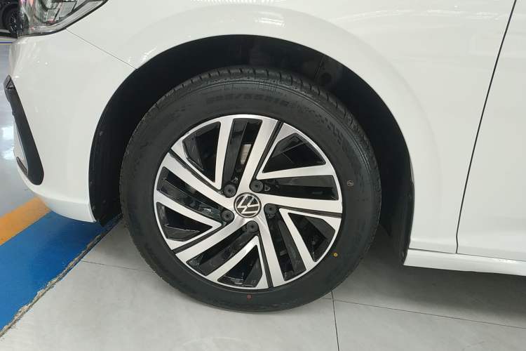 Used Volkswagen Lavida 2024 1.5L Automatic Starry Sky 5 Million Edition Left Front Wheel Hub
