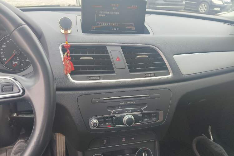 Used Audi Q3 2018 30th Anniversary Edition 30 TFSI Fashion Model Audio And AC Panel