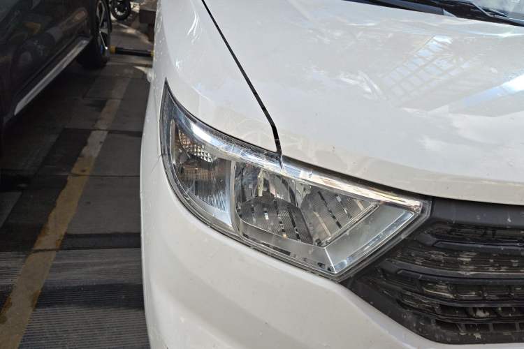 Used Wuling Hongguang V 2022 1.5L Jingqu Edition Electric-Assist LAR Right Front Headlight