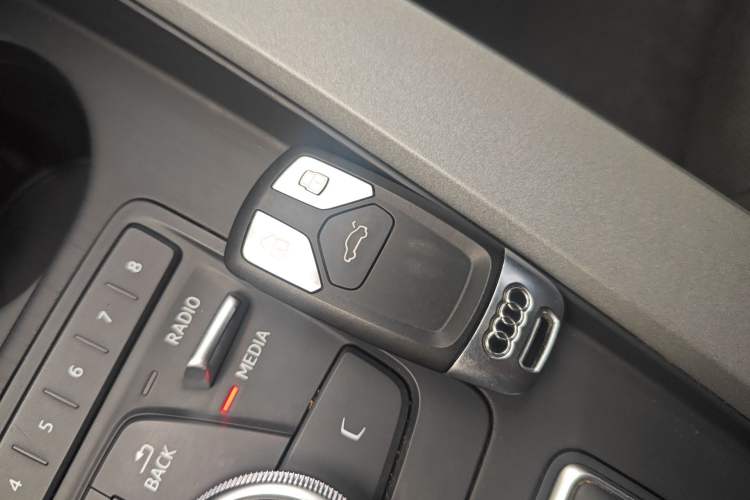 Used Audi A4L 2017 Plus 40 TFSI Ambition Model Vehicle Key