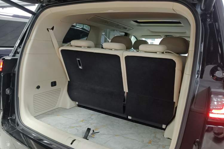 Used VOYAH Dream 2025 PHEV Four-Wheel Drive Excellence Kunpeng Edition Trunk