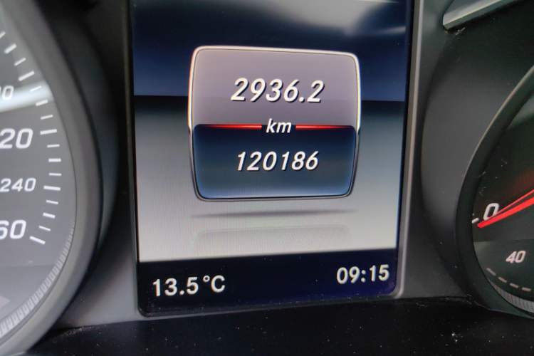 Used Mercedes-Benz GLC 2019 GLC 200 L 4MATIC Odometer Close Up