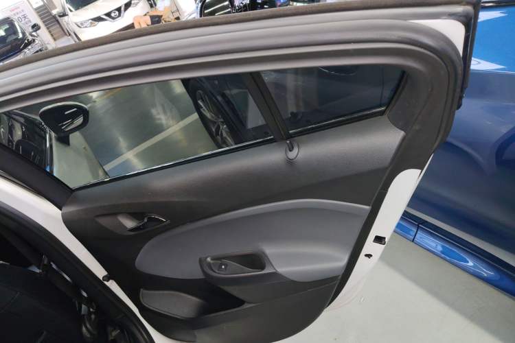 Used Chevrolet Cruze 2017 1.5L Automatic Pioneer Sunroof Edition