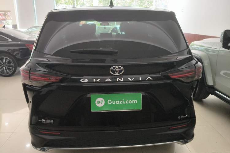 Used Toyota Granvia 2024 2.5L Hybrid Comfort Edition
