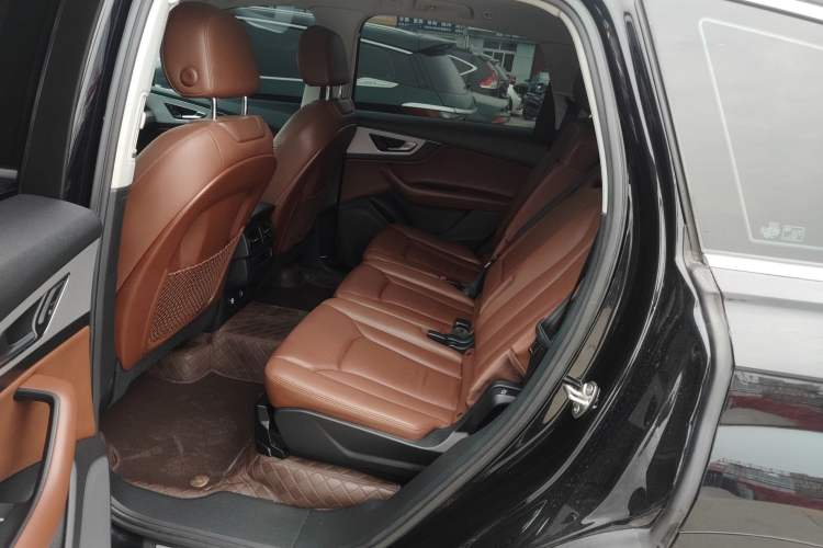 Used Audi Q7 2018 45 TFSI Technology Edition Left Rear Seat