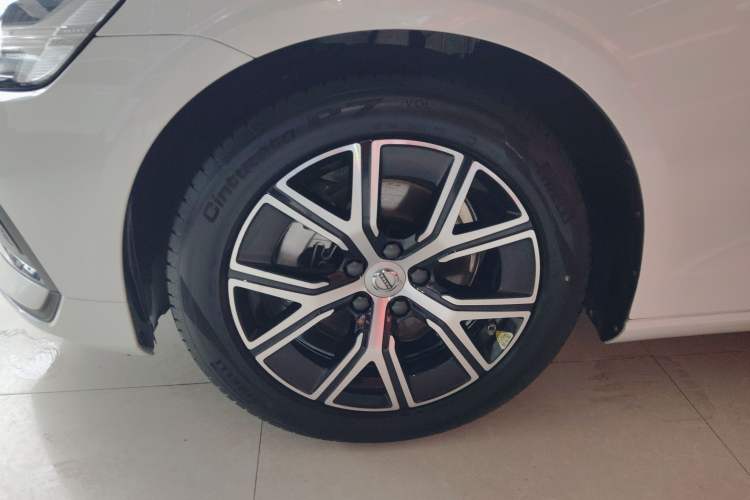 Used Volvo S60 2024 B4 Zhiyi Luxury Edition Exterior 4