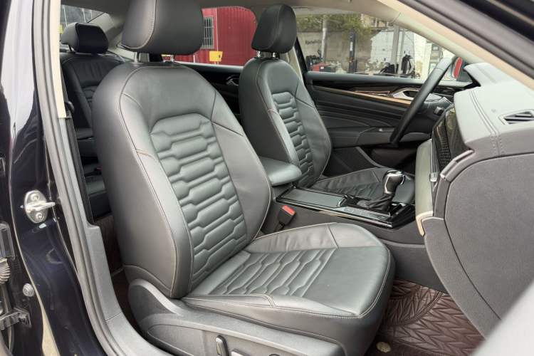 Used Volkswagen Passat 2020 330TSI Elite Edition China VI Right Front Seat