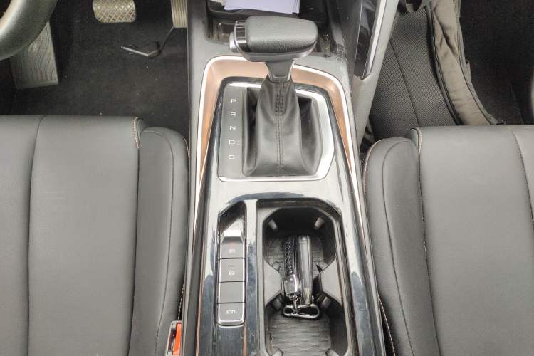 Used Baojun RS-5 2020 1.5T CVT 24-Hour Online Luxury Edition Gear Lever