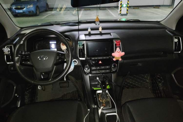 Used Hyundai ix35 2019 2.0L Automatic 2WD Zhiyong·Changxiang Edition China VI Standard Center Console