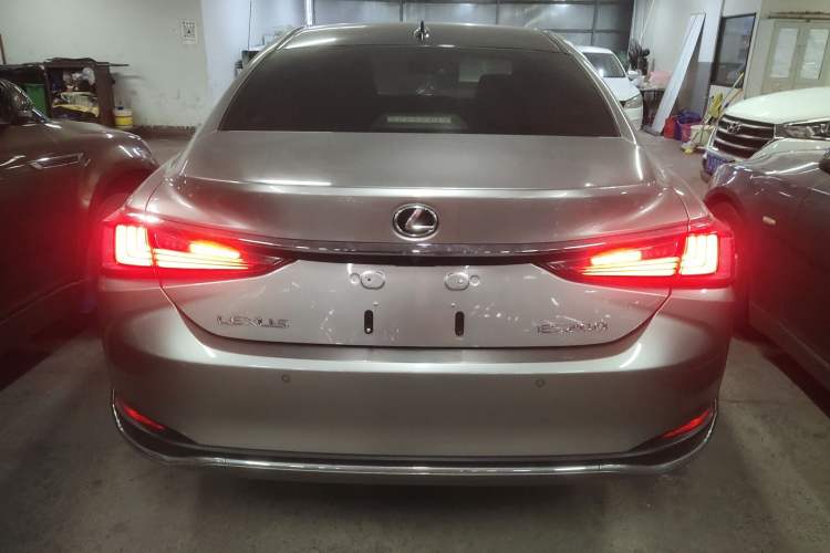 Used Lexus ES 2023 200 Excellence Edition
