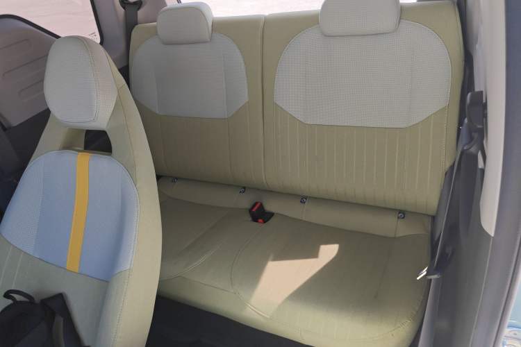 Used Geely Galaxy Panda 2024 Panda Mini 200km Endurance Bear Left Rear Seat