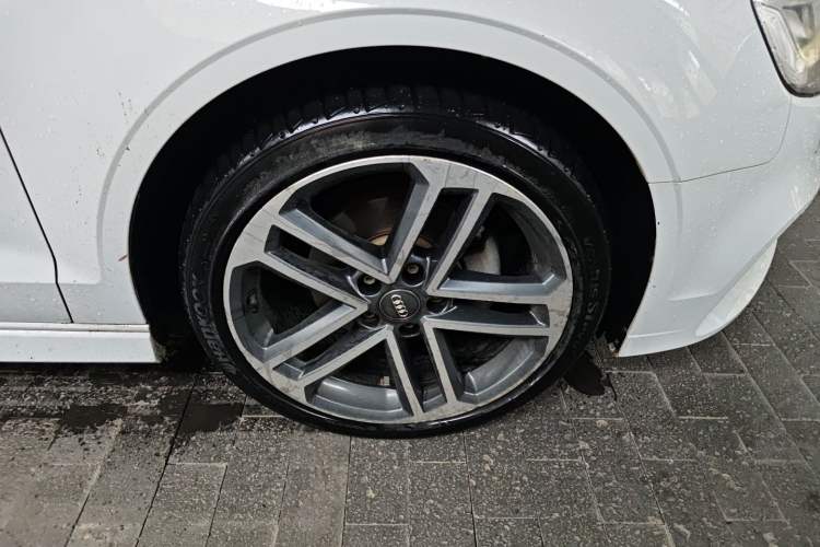 Used Audi A3 2020 Limousine 35 TFSI Sporty Version China VI Right Front Wheel Hub