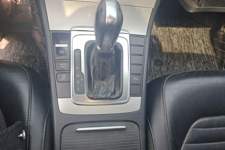 Used Volkswagen Magotan 2013 1.8TSI Premier Model Gear Lever