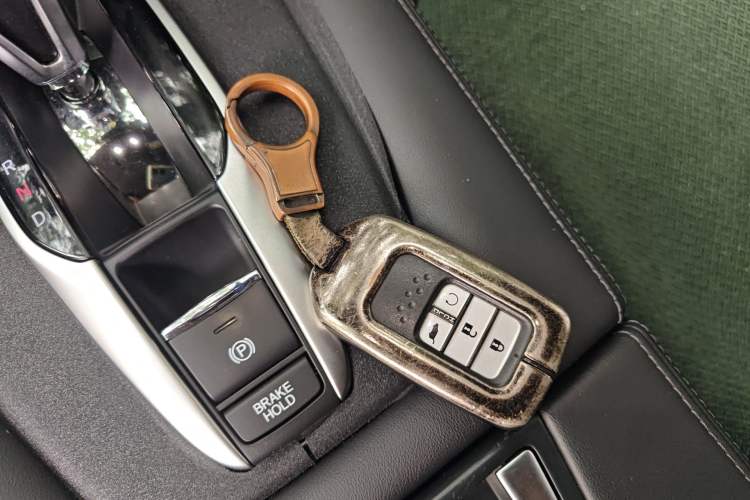 Used Honda UR-V 2017 240TURBO Two-Wheel Drive Luxury Edition China VI Vehicle Key