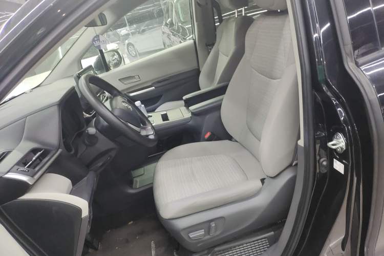 Used Toyota SIENNA 2023 2.5L Hybrid Comfort Edition