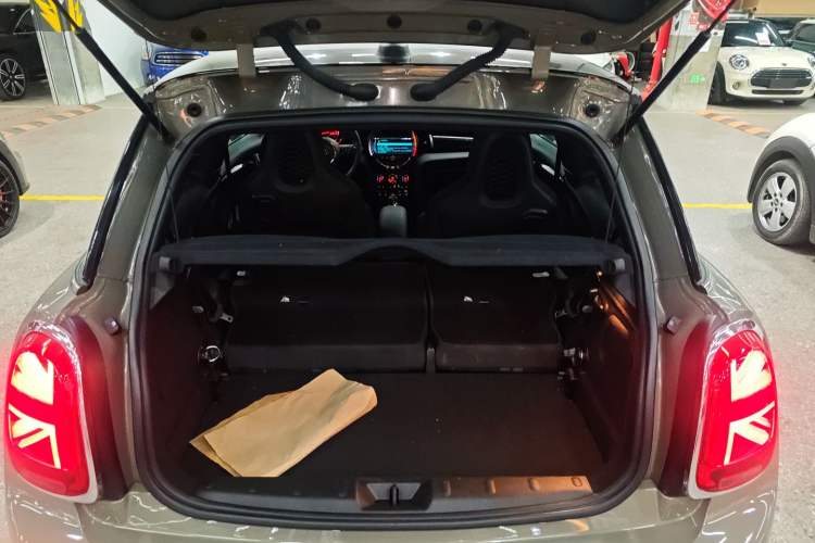 Used MINI MINI 2018 1.5T COOPER Racing Driver
