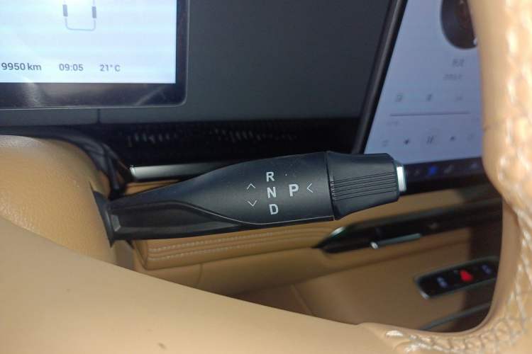 Used VOYAH Dream 2025 PHEV Four-Wheel-Drive Flagship Kunpeng Edition
