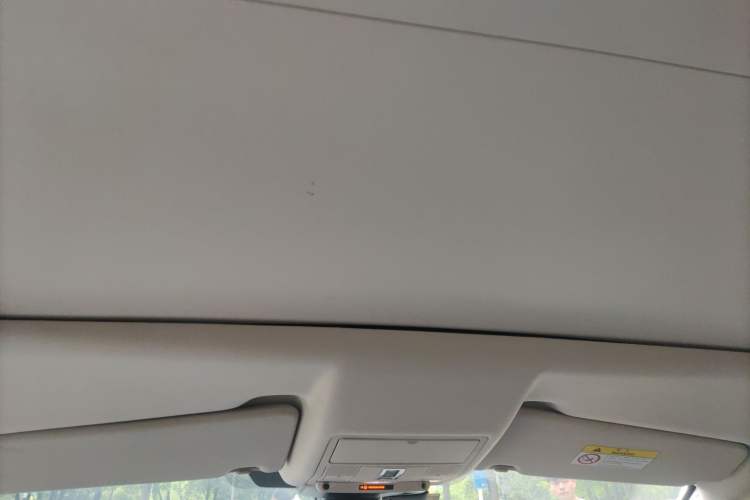 Used Land Rover Discovery Sport 2020 200 PS Family Edition Headliner