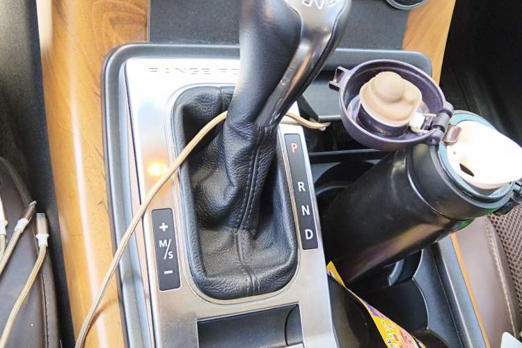 Used Land Rover Range Sport 2013 3.0 TDV6 Diesel Edition Gear Lever