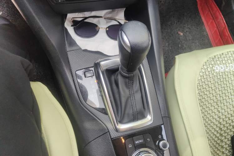 Used Mazda 3 Axela 2016 Sedan 1.5L Automatic Comfort Model