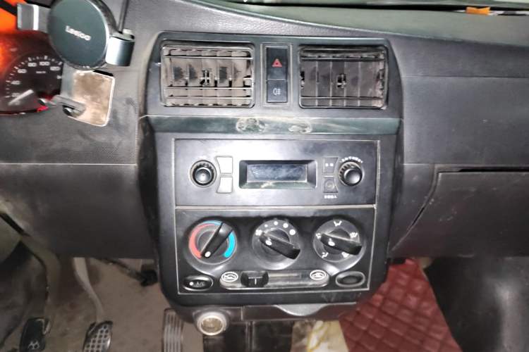 Used Wuling Rongguang 2012 1.5L Extended Basic Version Audio And AC Panel