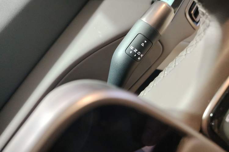 Used Li Auto MEGA 2024 Ultra Model
