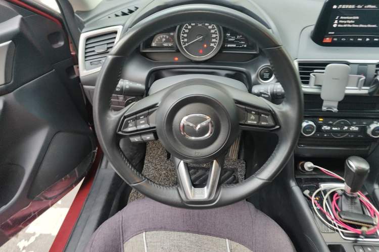 Used Mazda 3 Axela 2017 Hatchback 2.0L Automatic Luxury Model Emission Standard China V