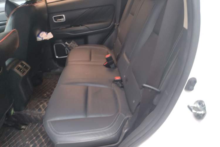 Used Mitsubishi Outlander 2019 2.0L Two-Wheel Drive Comfort Edition 5 Seats China V Standard