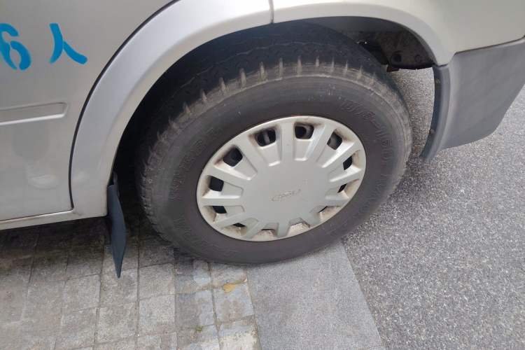 Used Ford Classic Transit 2009 2.8T Diesel Standard Version Short Wheelbase Mid-Roof JX493ZLQ3 Right Front Wheel Hub