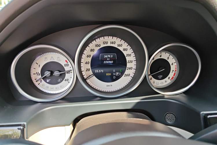 Used Mercedes-Benz E-Class 2015 E 260 L Sport & Fashion Model Instrument Cluster