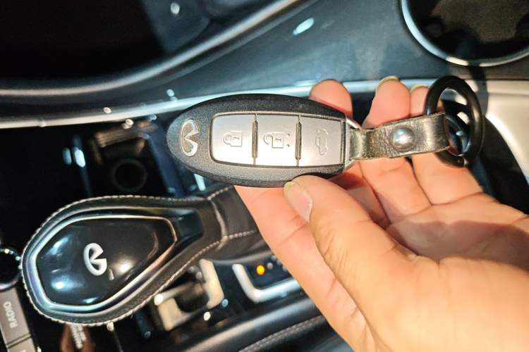 Used Infiniti Q50L 2018 2.0T Comfort Edition China VI Standard
