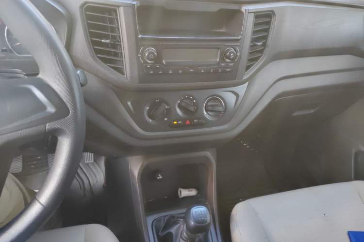 Used Wuling Hongguang V 2019 1.5L Jingqu Edition Sealed-Window Vehicle China VI LAR
