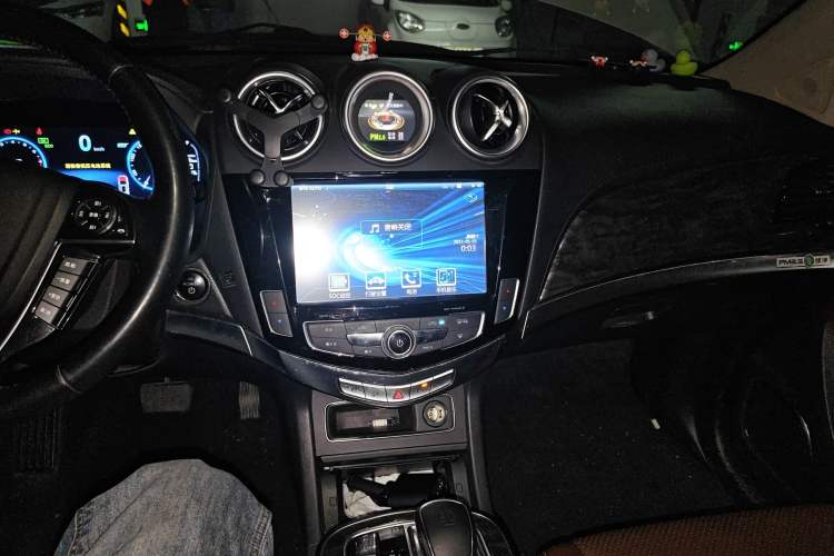 Used BYD Tang New Energy 2015 2.0T Four-Wheel Drive Prestige Version
