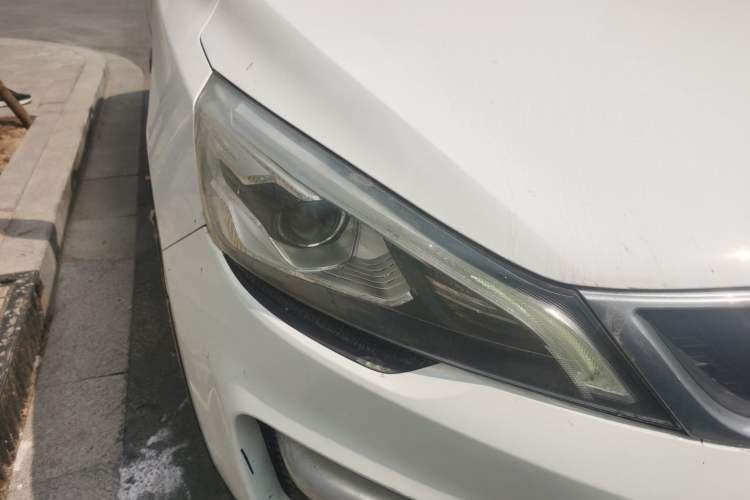 Used Geely Auto Emgrand GS 2016 Sport Edition 1.3T Automatic ZhenShang Model Right Front Headlight