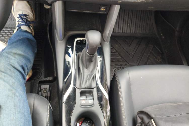 Used Toyota Corolla Cross 2022 2.0L Deluxe Edition Gear Lever