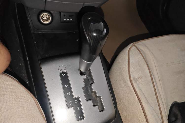 Used Hyundai Celesta 2011 1.6L Automatic Comfort Edition Gear Lever