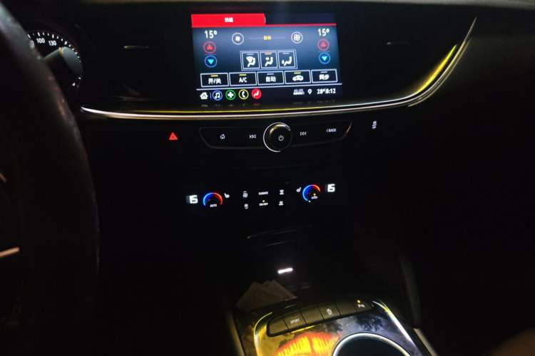 Used Buick Regal 2023 552T Smart Enjoyment Version Audio And AC Panel