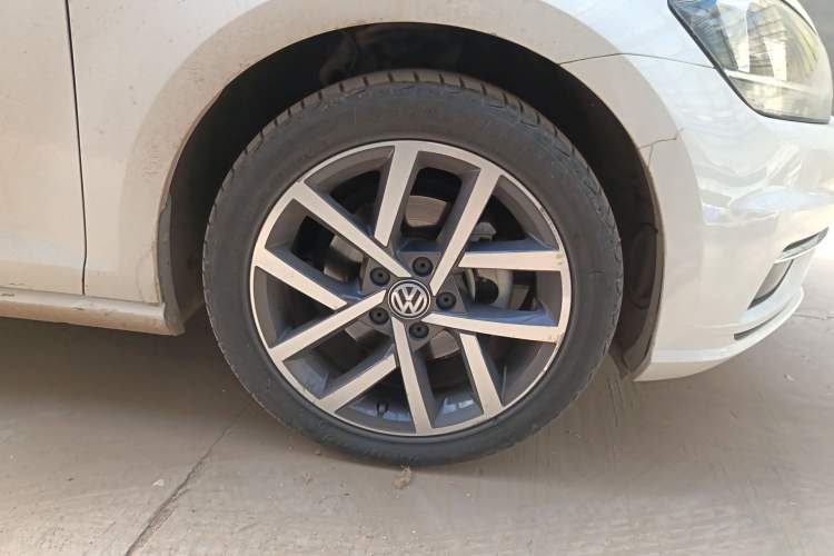 Used Volkswagen Golf 2020 280TSI DSG Comfort Version Right Front Wheel Hub