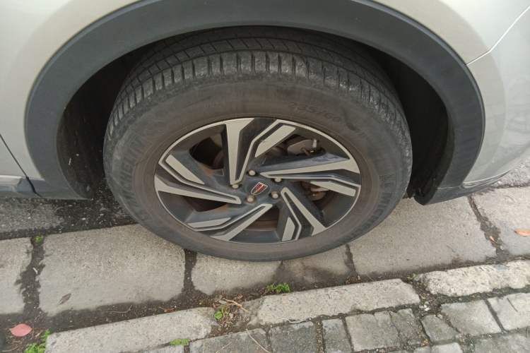 Used Hongqi HS5 2022 Revised Version 2.0T Smart Connect Flagship Edition Right Front Wheel Hub
