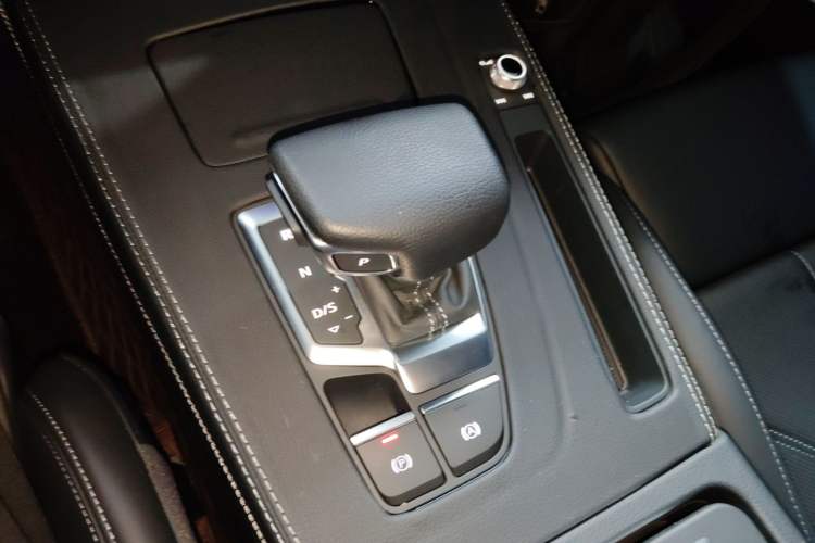 Used Audi Q5L 2025 quattro 45th Anniversary Edition 45 TFSI Luxury Dynamic Model