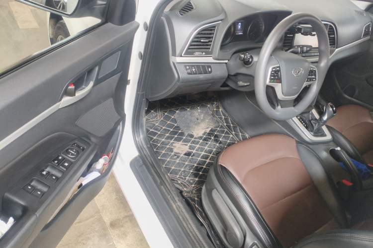 Used Hyundai Elantra (6th Generation / Lingdong) 2016 1.6L Automatic ZhiXuan – Elite Version Interior 3