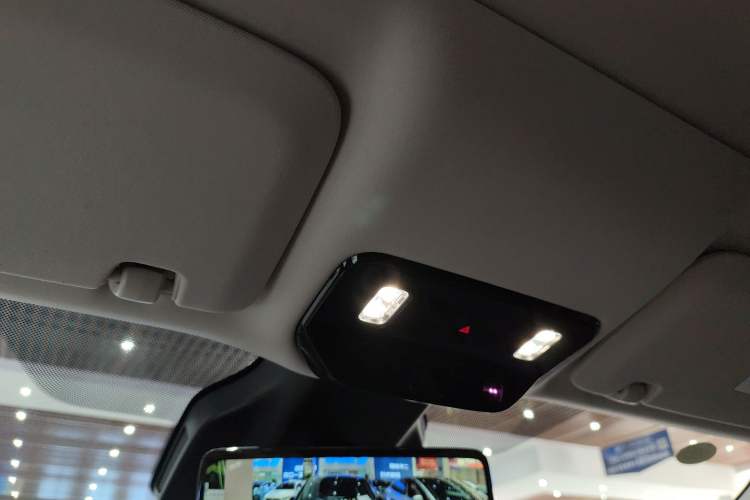 Used Li Auto i8 2025 Model Standard Version
