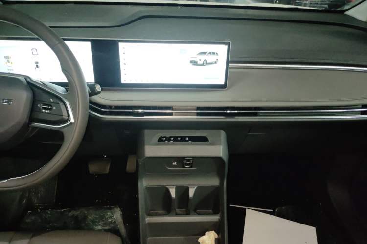 Used SAIC MAXUS Dajia 7 2024 Revised Version Super Hybrid Long-Range Edition Enjoyment Version Audio And AC Panel