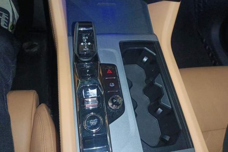 Used Lynk & Co 09 EM-P 2021 2.0T PHEV Halo Six-Seater
